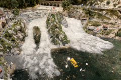 Autre vue sur les chutes et son fameux rocher.