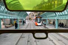 Croisement avec une Be 6/10 Tango de Stadler au rond-point de Plainpalais.